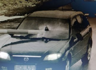 Uciekając przed policjantami staranował zapory kolejowe sprowadzając niebezpieczeństwo katastrofy w ruchu lądowym – FILM!