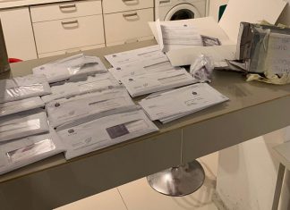 Krakowscy policjanci zatrzymali oszustów, którzy oszukali starszego mężczyznę na ponad 120 000 złotych