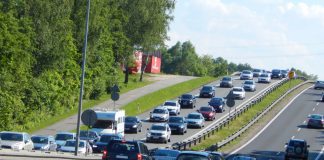 Podsumowanie działań małopolskiej Policji w zakresie poprawy bezpieczeństwa na drogach podczas letnich wakacji