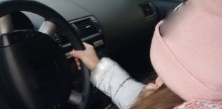 15-latka spowodowała kolizję z … mamą a następnie uciekła z miejsca zdarzenia