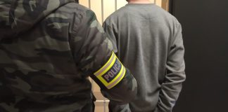 W kilku powiatach Małopolski ukradł kilkadziesiąt kratek i pokryw studzienek kanalizacyjnych