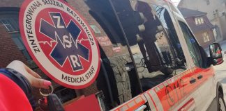 Małopolscy ratownicy ZSR mają nową karetkę- zakup sfinansowała organizacja Bridge To Unity