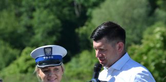 Lekcja bezpieczeństwa z udziałem Wicemarszałka Województwa Małopolskiego Łukasza Smółki oraz policjantów Wydziału Ruchu Drogowego KWP w Krakowie