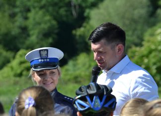 Lekcja bezpieczeństwa z udziałem Wicemarszałka Województwa Małopolskiego Łukasza Smółki oraz policjantów Wydziału Ruchu Drogowego KWP w Krakowie