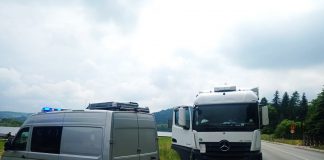 Pijany kierowca TIR-a podczas policyjnej kontroli wypadł z kabiny