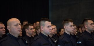 102 nowo przyjętych policjantów wypowiedziało słowa roty ślubowania