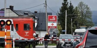 Niebezpieczna sytuacja na przejeździe kolejowym