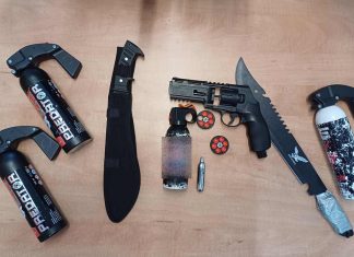 Z maczetami, pistoletem i gazem