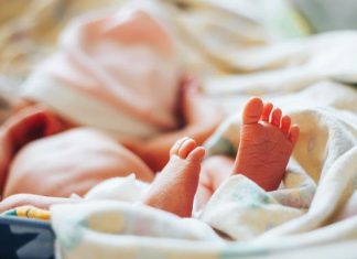 13-latka urodziła w łazience podczas szkolnej wycieczki