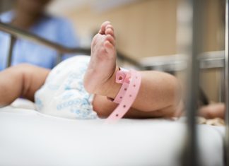 Kobieta nie wiedziała że jest w ciąży. Urodziła nieprzytomne dziecko