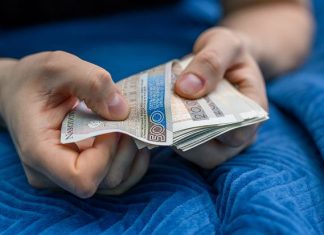 13-latek zwrócił portfel ze znalezioną gotówką