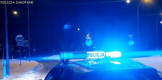 Nieodpowiedzialny kierowca wyprzedził na przejściu…nieoznakowany radiowóz